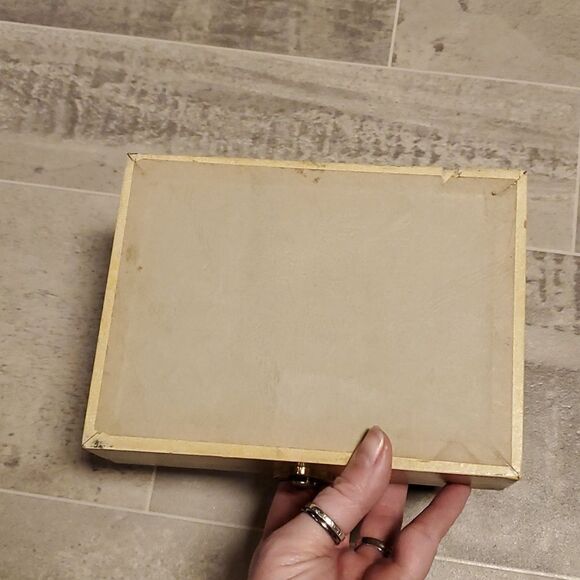 Vintage Small Mele Ivory Jewelry Box w/Pink Crushed Velvet Lining - Picture 9 of 10